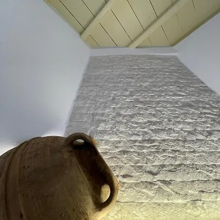 公寓 Theros - Traditional House In