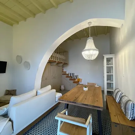 Daire Theros - Traditional House In
