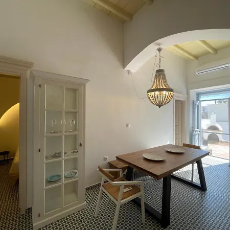 Apartment Theros - Traditional House In