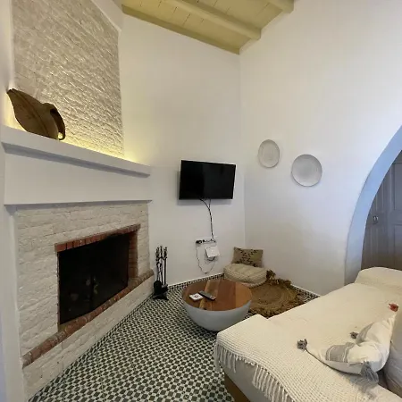 Apartament Theros - Traditional House In *